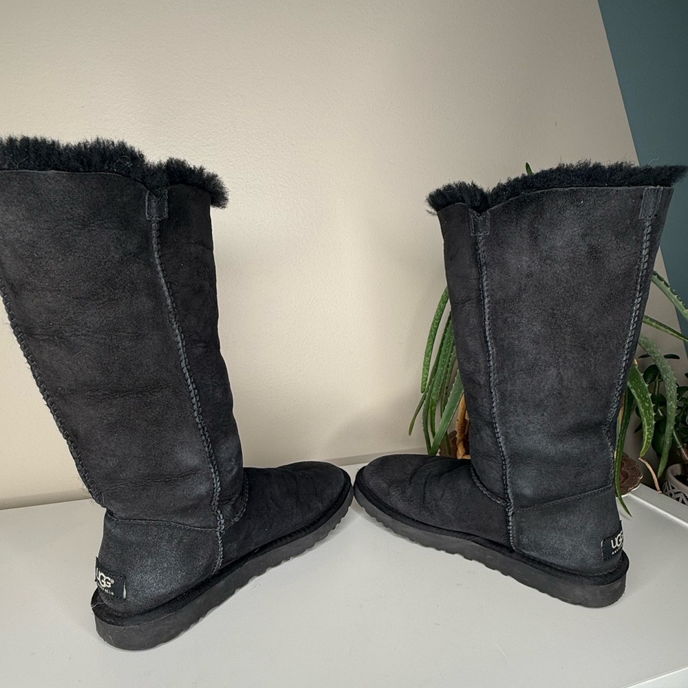 UGG Australia Bailey Button Triplet Tall Boots Black Sheepskin Boots Women’s 7 - Picture 4 of 13